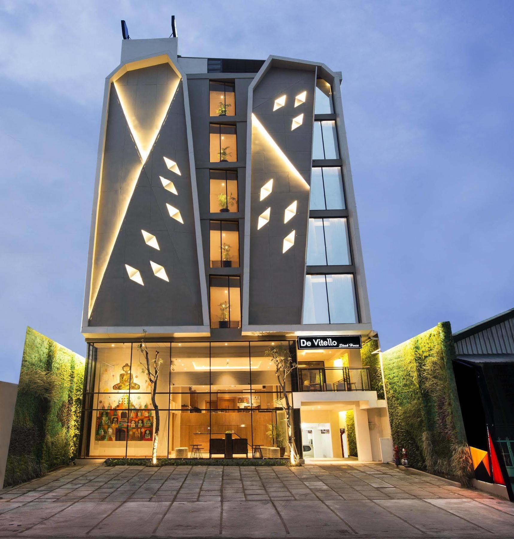 Yellow Star Ambarukmo Hotel Yogyakarta Exterior photo